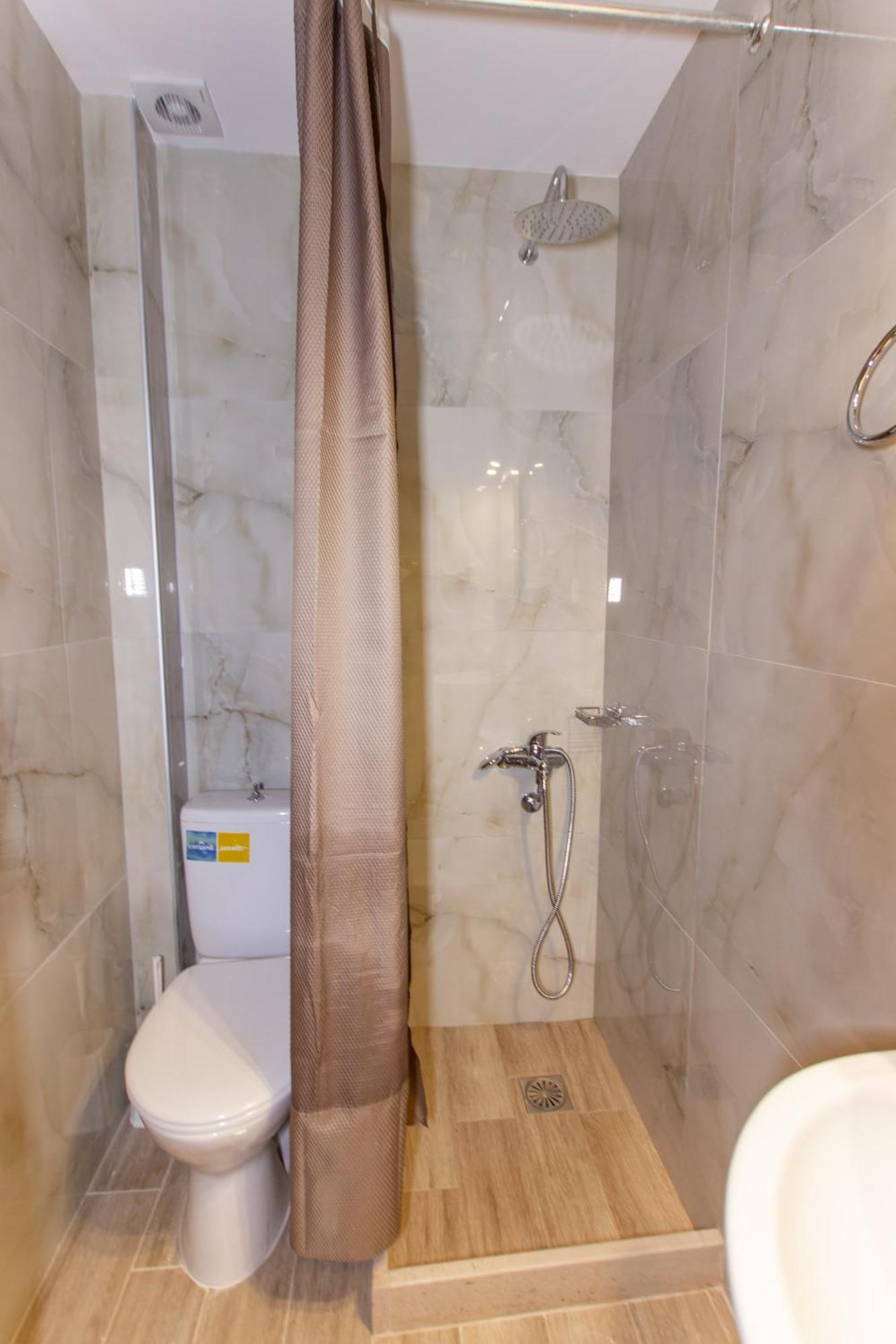 Athanasia Inn Vrasná 外观 照片