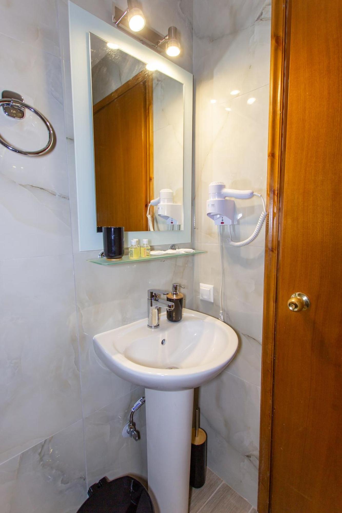 Athanasia Inn Vrasná 外观 照片